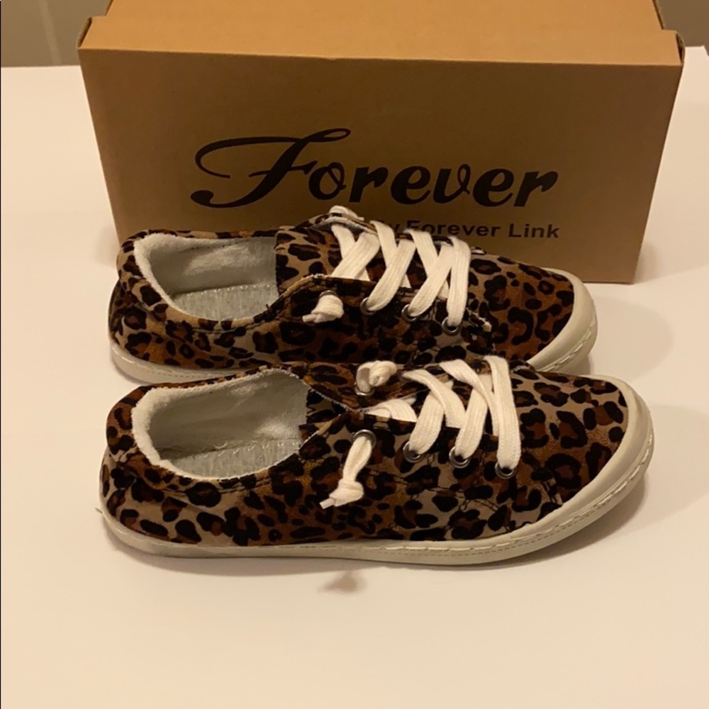 Women’s shoes size 6